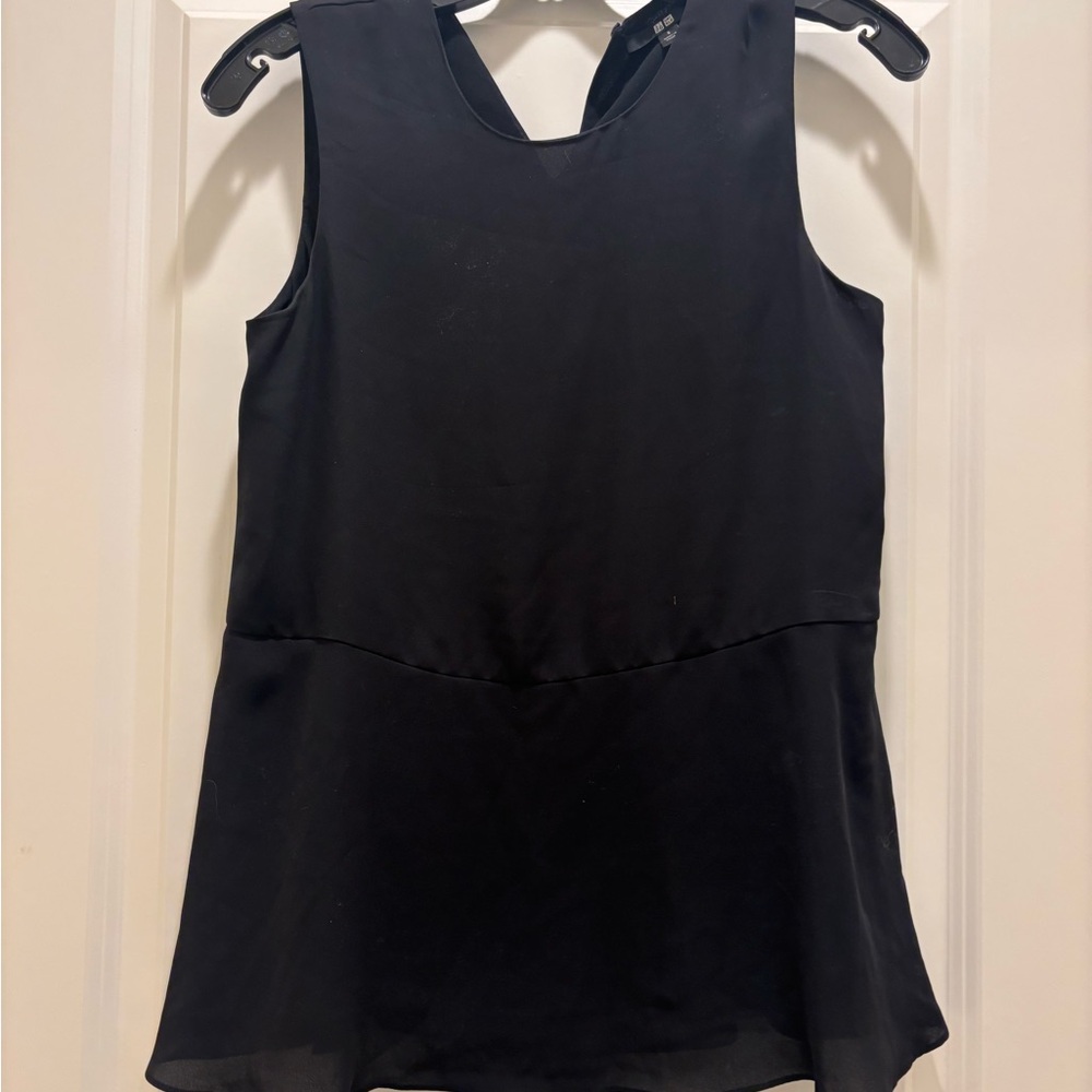 Uniqlo Elegant Black Sleeveless Top size S
